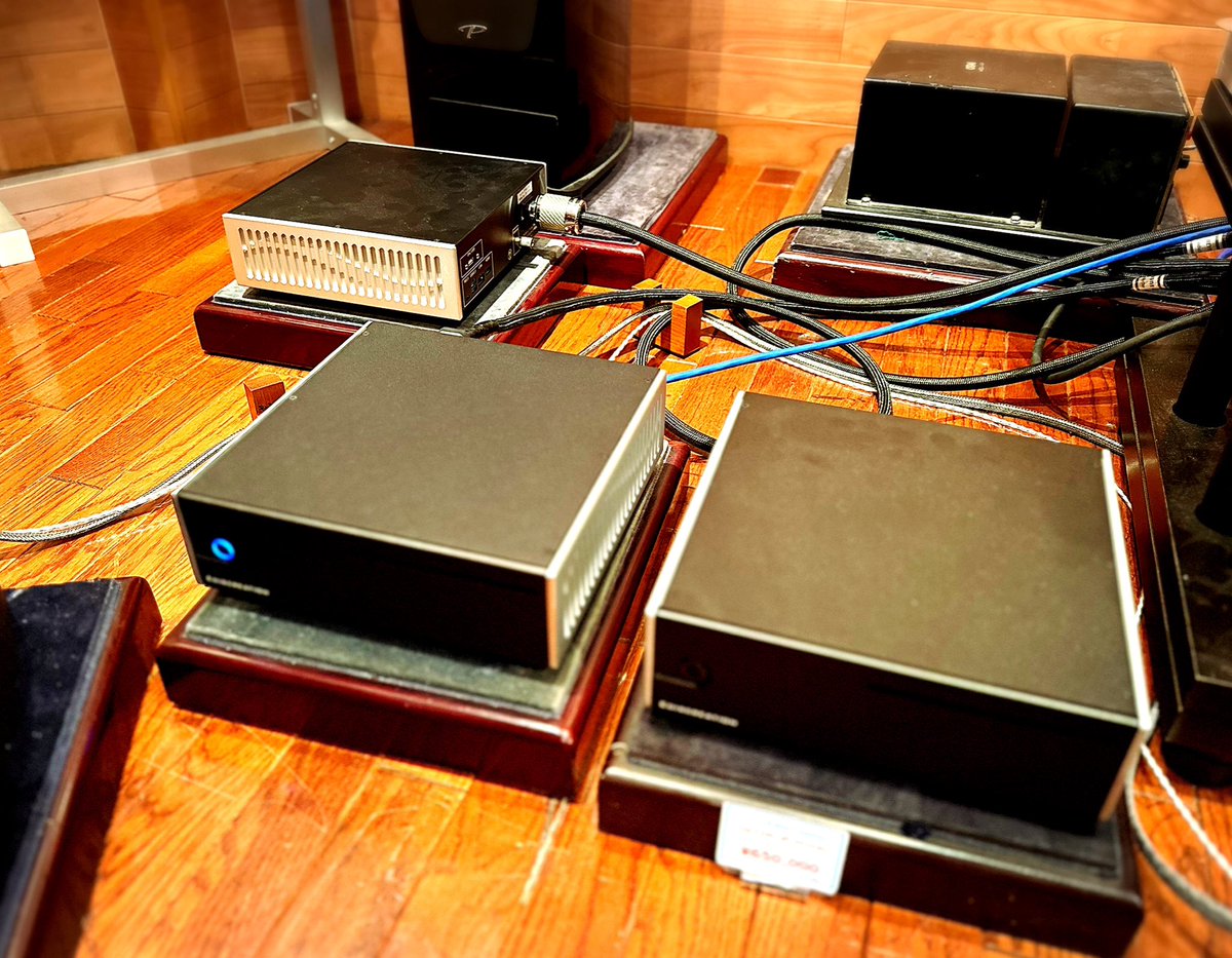 otaiaudio's tweet photo. 今日はエディスクリエーションのHAYDNを絶賛メンテナンス中!
Widnws 11へアップデートしたりとか!
3台いっぺんにRDPするんですが、コンピューター名が一緒だからIPを打つんですよ!でもDHCPだから、IPもよく解んなくなってしまい、結局どのコンピュータを操作しているか不明に
#Ediscreation https://t.co/ZoPsq55mxI