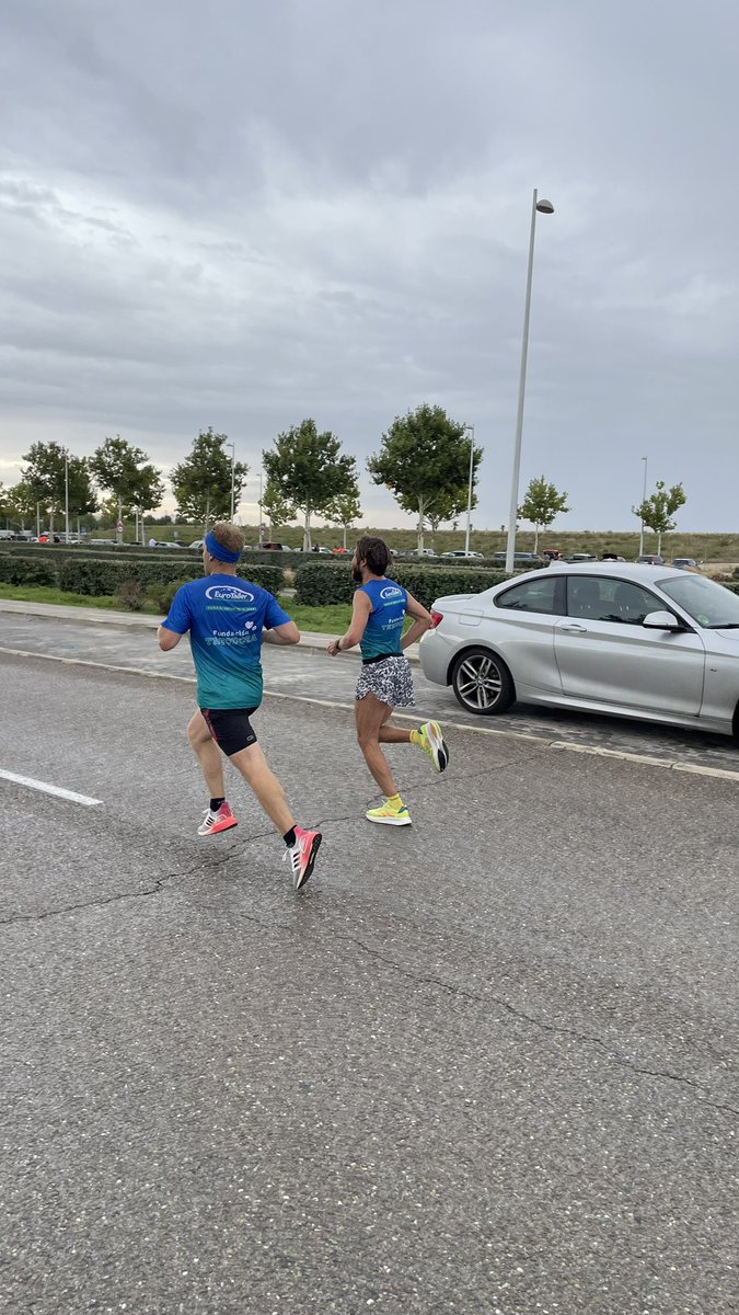 <a href="/ChemaM/">Chema Martínez Pastor 🎙️</a> ahí va lo que me ha dado tiempo a retratar 🤣☔️
<a href="/EventsThinkerSL/">Eventsthinker</a> <a href="/Ponteapunto/">III Mobility Race - XII Carrera del Taller</a> 
Yo con la de 5K he tenido de sobra este año 💃🏻🤣
Un placer volver a vernos con dorsal en el pecho 👏🏻👏🏻👏🏻