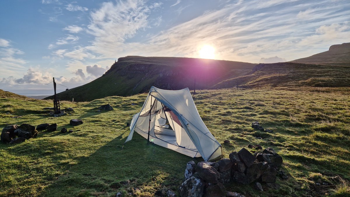 MarekBidwell's tweet photo. 11) My new tent (#NotchLi) from #TarpTent. This double-skinned tent only weighs 607g (before mods). It has two vestibules so you can get the sunset and rise from your sleeping bag, and the DCF material is 100% waterproof (one night I had to camp in a bog) &amp; stays taught when wet. https://t.co/5zlXGp1h7W