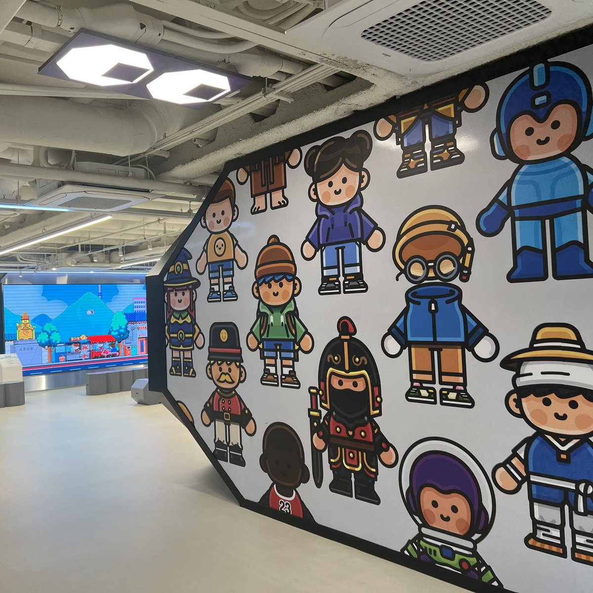 DenisHurley's tweet photo. Fantastic @deekaymotion exhibit @ HiKR Ground in Seoul. When can we see these animations in IMAX? https://t.co/hdQLicy0Y0