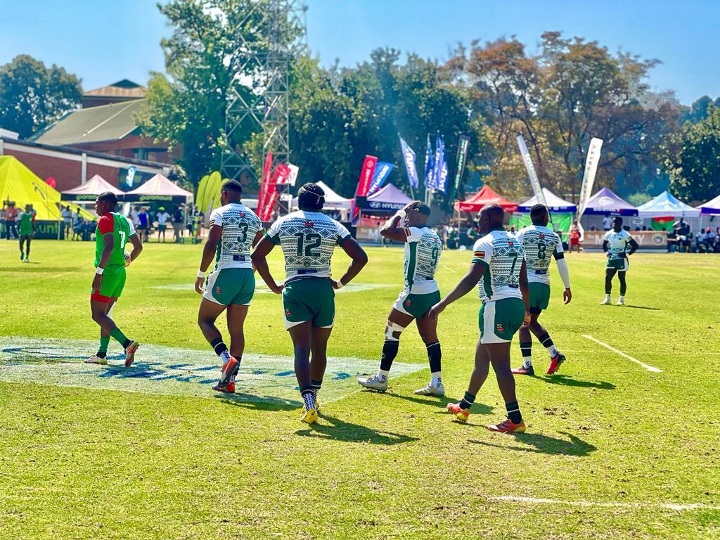 A great start to a fine Sunday morning as the Zimbabwe Cheetahs  @zimsevens win 2️⃣6️⃣ - 1️⃣0️⃣ against Madagascar.  The Cheetahs will now play @KenyaSevens in the semi finals at 1251Hrs. Well done boys!
📸 : Denise Namale, ZTA
#RugbySevens 
#OlympicQualifiers 
#HarareSportsClub