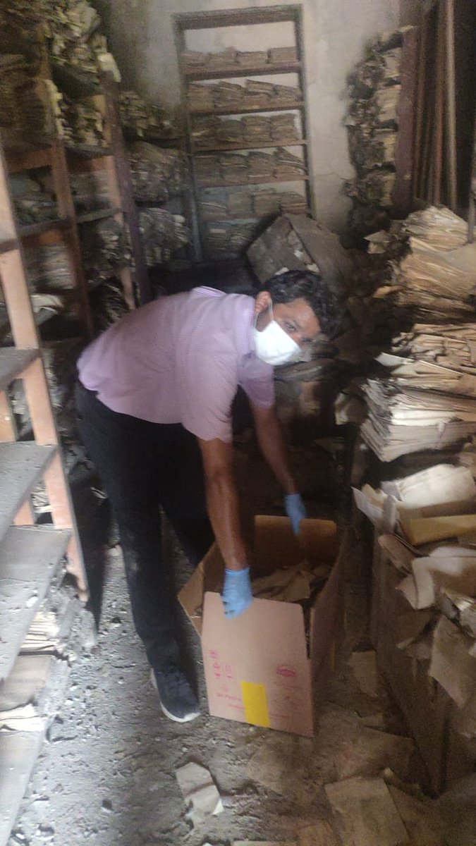 WCLA in collaboration with @gcuniversitylhr , cleaning and preserving #archives that were dumped in locked rooms of Lahore #Fort. This is a treasure and will be preserved and displayed for the public in the Fort. @city42 @commissionerlhr @MohsinnaqviC42 @dailytimespak