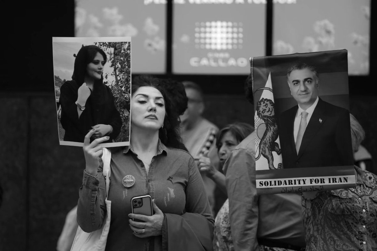 Concentración para conmemorar del primer año del asesinato de la joven iraní, Mahsa Amini a manos de la policía de la moral. 
16.09.2023/©Alberto Astudillo

@SoyMahsa
 @___SayTheirName 

#mahsaamini #freeiran #womanlifefreedom #iranrevolution #stopiranexecutions