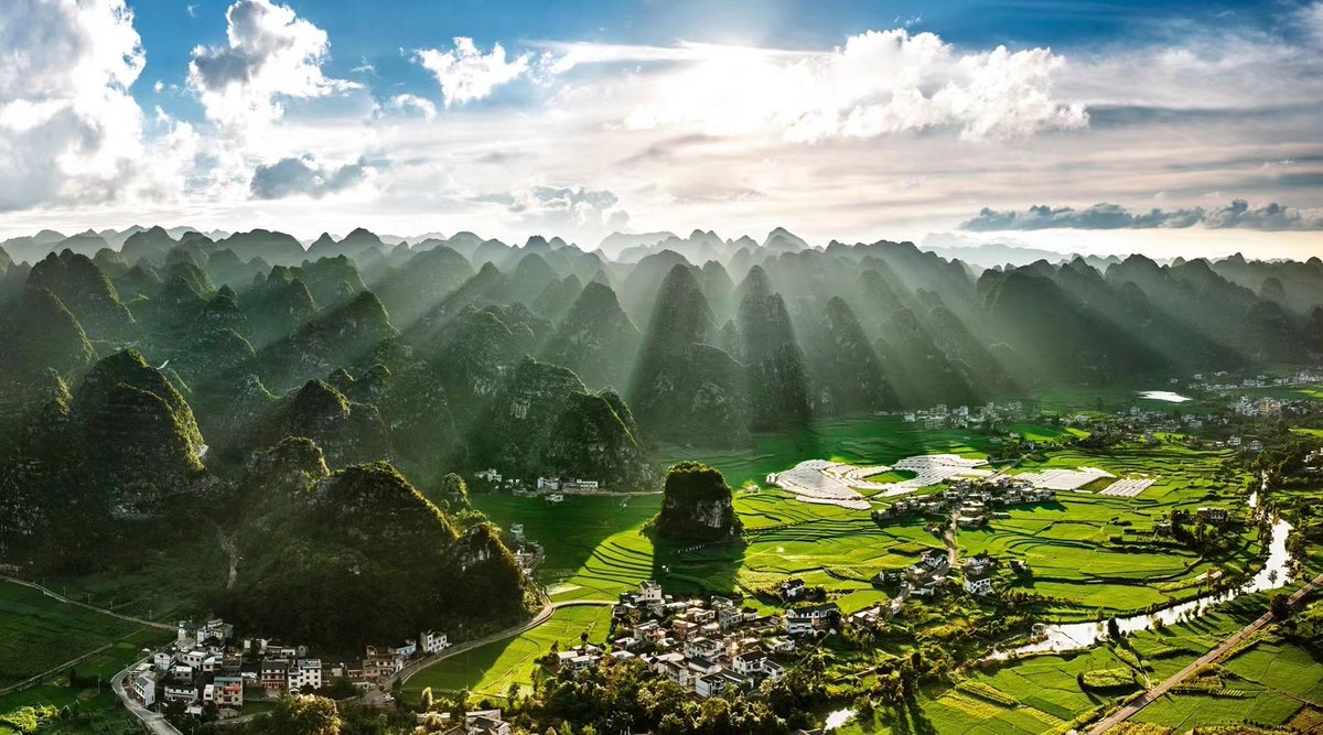 iloveguizhou's tweet photo. @Villepin, chairman of @IMTAOFFICIAL, said at #MTOS2023 that the recovery of the #tourism after the pandemic will be a process of transformation from quantity to quality. Tourism is related with health and mountain tourism boasts great potential to develop. #GuizhouUpdates https://t.co/cCLaRtw6Gx