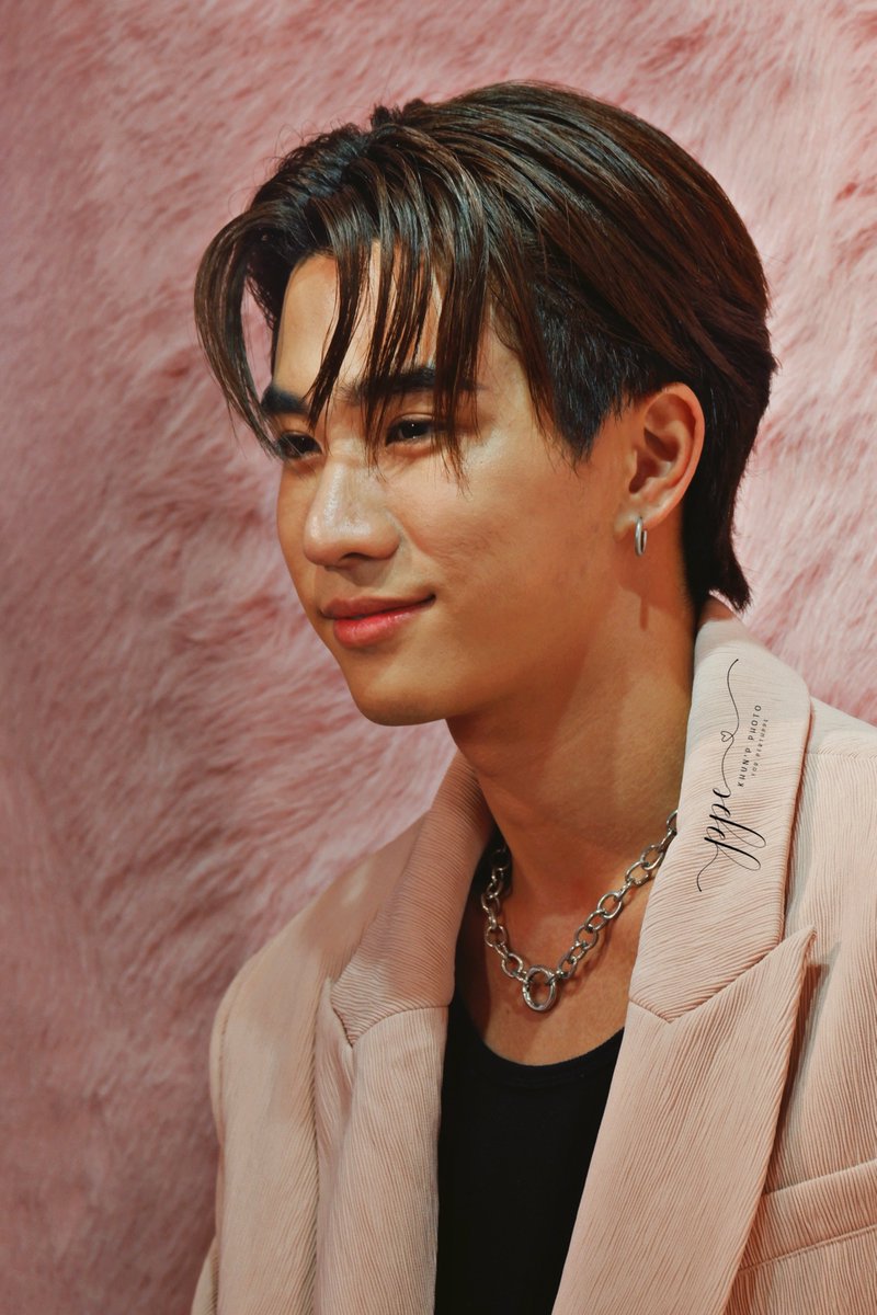 KhunP_photo's tweet photo. ให้มันเป็นสีชมพู~ 💗
#EucerinxPerth
#MCH23xPerth
#Mchoice2023
#PerthTanapon
#KDPPE https://t.co/xHikoQhPJt