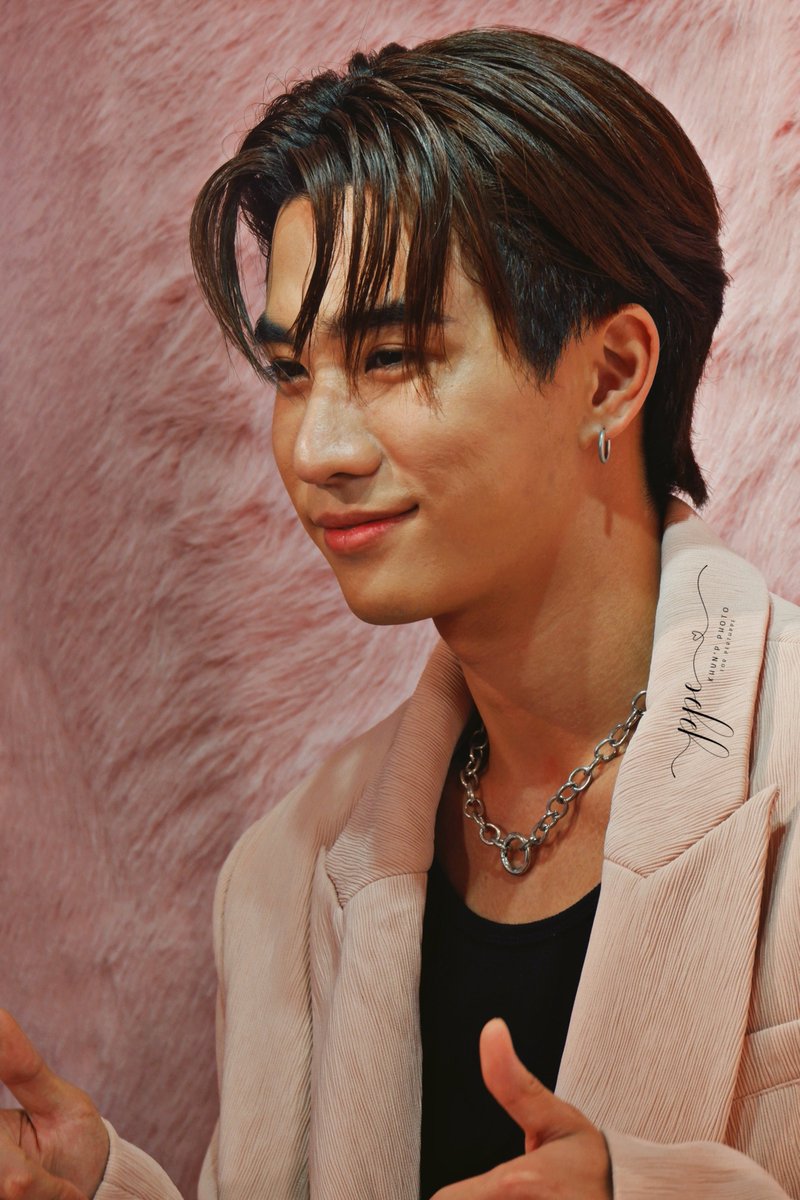 KhunP_photo's tweet photo. ให้มันเป็นสีชมพู~ 💗
#EucerinxPerth
#MCH23xPerth
#Mchoice2023
#PerthTanapon
#KDPPE https://t.co/xHikoQhPJt