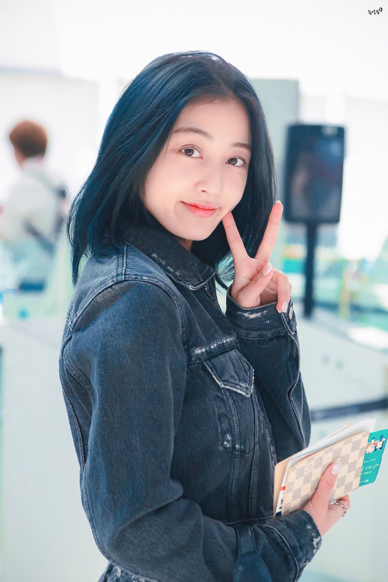 YuangleJYJH's tweet photo. 230901

" 🐈‍⬛🧡 "

#TWICE #트와이스 #トゥワイス #지효 #JIHYO #ジヒョ https://t.co/nUcQgUruoe