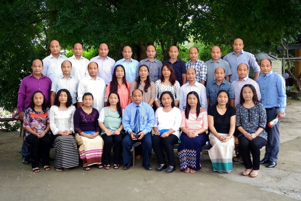 👀 me tryna zoom in every single face