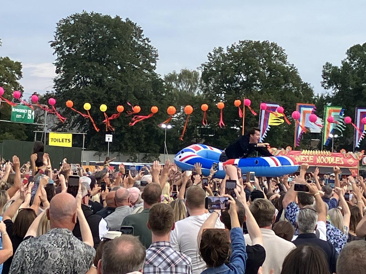 NGAutoArt's tweet photo. If you’re going to #radio2inthepark today, we hope you have a fantastic day! 

Yes, that’s @JamesBlunt crowd surfing in a Union Flag dinghy. As you were, people, nothing to see here… 🤪😁🙌

#LESTAH #ProperLeicester https://t.co/rtrjl37Vxq