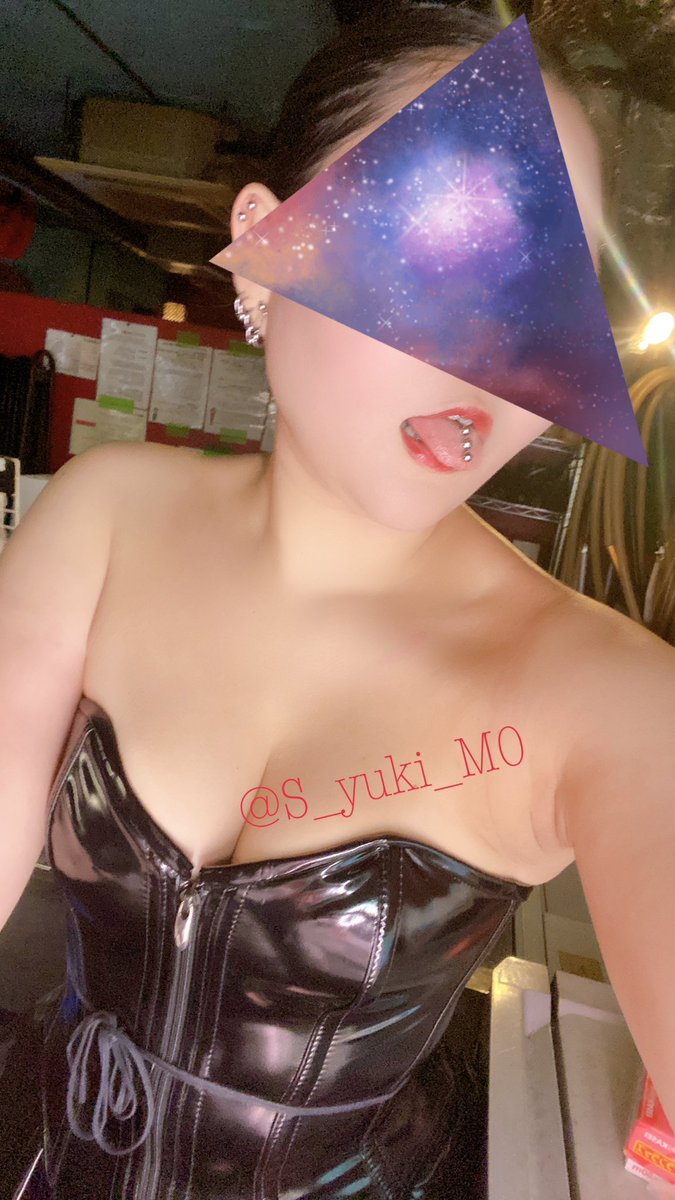 おはゆー！💟

フリーキーズ到着しました🥰
今日は普段お店で着てるボンテージ衣装でお迎えします🐰✨
女王様みたい笑

リップはCHANELのDominant👠

今日もよろしくね〜✨

#フリーキーズ
<a href="/Freakys_bar/">Freakys salon</a>