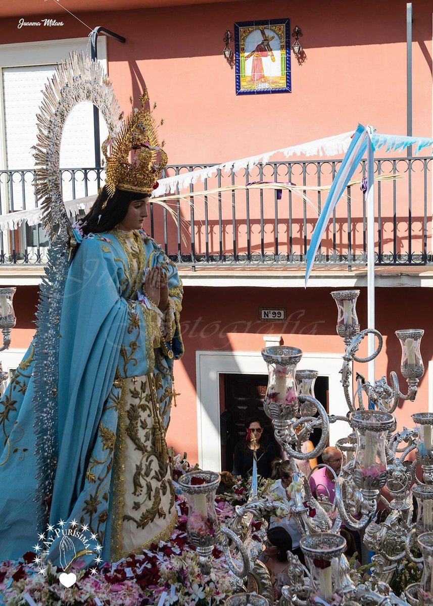 En aquel tiempo, se adelantó Pedro y preguntó a Jesús: «Señor, si mi hermano me ofende, ¿cuántas veces le tengo que perdonar? ¿Hasta siete veces?»
Jesús le contesta: «No te digo hasta siete veces, sino hasta setenta veces siete. 

Sigue el 💙

📸<a href="/jmmilansfotos/">Juanma Milans Fotografía</a> 

#Evangelio