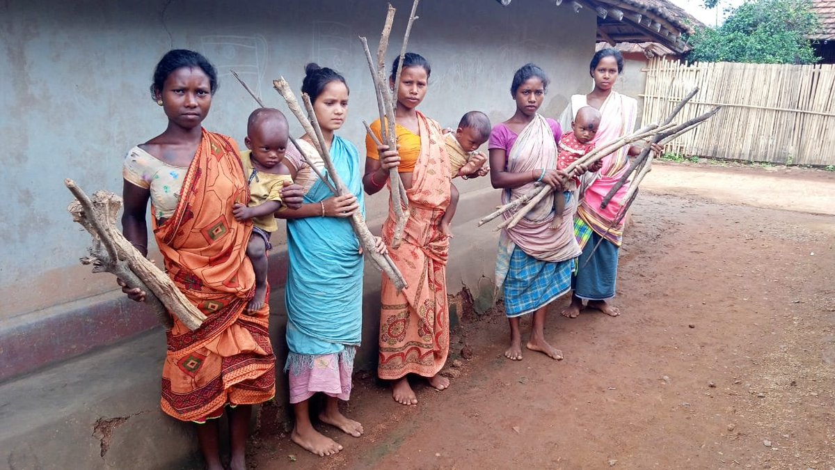 RiseIndia2030's tweet photo. Pics of #communitykitchens under #First1000Days initiative
run to improve nutritional intake among pregnant women and lactating mothers and children between 6-24 months.
We provide nutritional food packets and the participants bring other ingredients including fuelwood... https://t.co/Esb2iANCv4