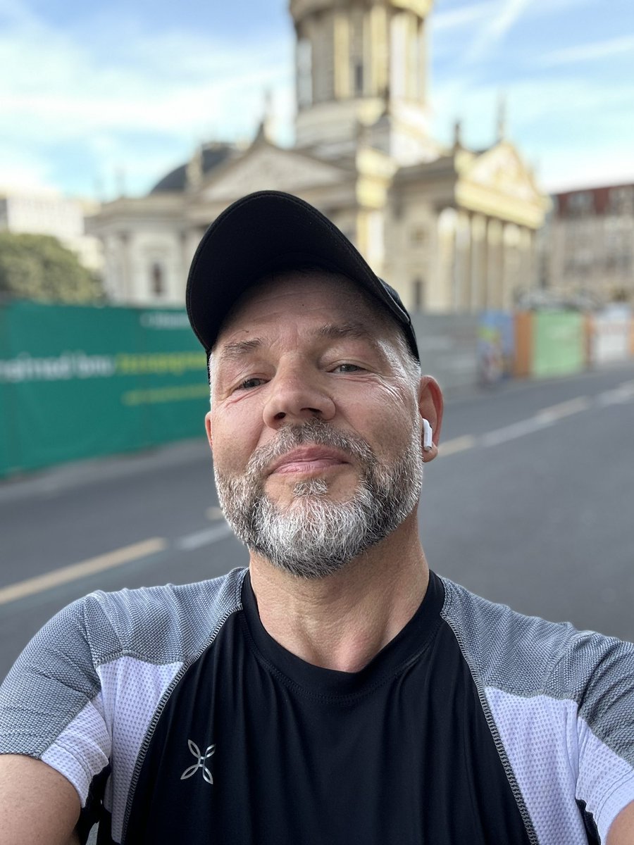 MiRo_SPD's tweet image. Guten Morgen aus Berlin!War endlich wieder laufen. Genießt den Sonntag,  bleibt friedlich.Lasst Euch von Hass, Verachtung+Wut bloß nicht anstecken.  Wenn sich manche hier wieder so richtig austoben, hoffe ich, dass das deren Kinder + Enkelkinder niemals lesen müssen. #fremdscham