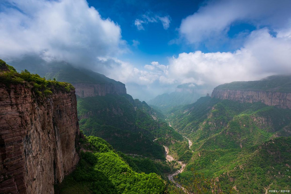 TQingse84951's tweet photo. 浩瀚的太行山,蜿蜒绵延千里,犹如一条巨龙横亘在中国北部。 https://t.co/0UZU818gb9