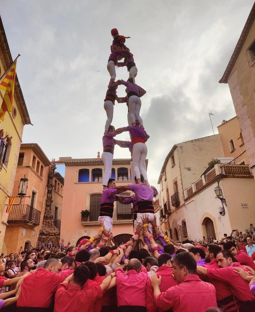 CdAltafulla's tweet photo. 💬Ahir plaça del pou va viure diada castellera històrica🙌🏻on @JovesValls van descarregar l’històric pd8fm👏🏻vam portar👇🏻
3de7
3de7a
4de7
Pd5
Pd4 
Pd4ps
Gràcies @xiquets i @JovesValls,per l’ajuda a les pinyes i el gran ambient a plaça🤩💜

📸Fotos @ajAltafulla i Rosa Perez https://t.co/cxTnHRnsDa