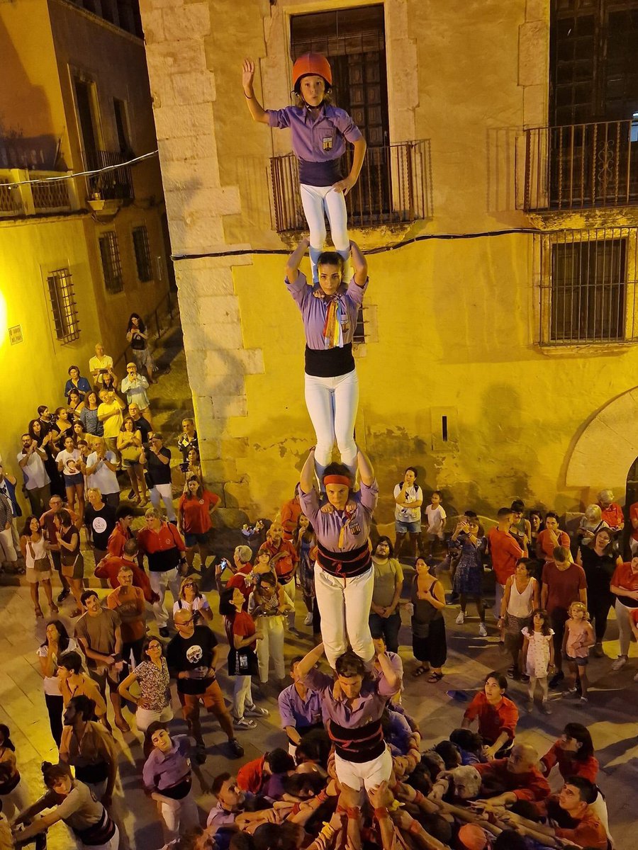 CdAltafulla's tweet photo. 💬Ahir plaça del pou va viure diada castellera històrica🙌🏻on @JovesValls van descarregar l’històric pd8fm👏🏻vam portar👇🏻
3de7
3de7a
4de7
Pd5
Pd4 
Pd4ps
Gràcies @xiquets i @JovesValls,per l’ajuda a les pinyes i el gran ambient a plaça🤩💜

📸Fotos @ajAltafulla i Rosa Perez https://t.co/cxTnHRnsDa