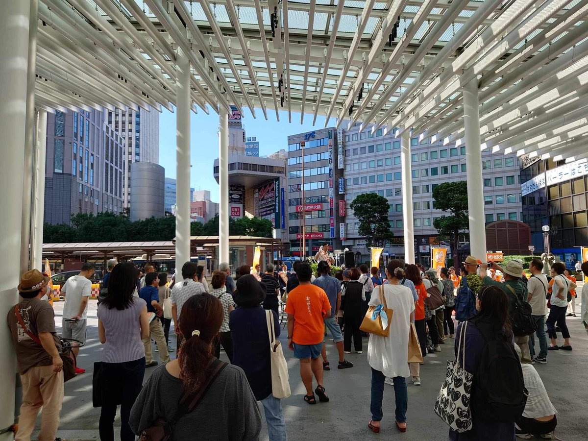 matsudamanabu's tweet photo. 横浜駅前は、かつてたちあがれ日本の時の私の街頭演説のホームグラウンドでもあります。本日は昨年の参院選の時と同じぐらいたくさんの方が参政党の街頭演説会に来ていただきました。 https://t.co/9ILzijr0WU