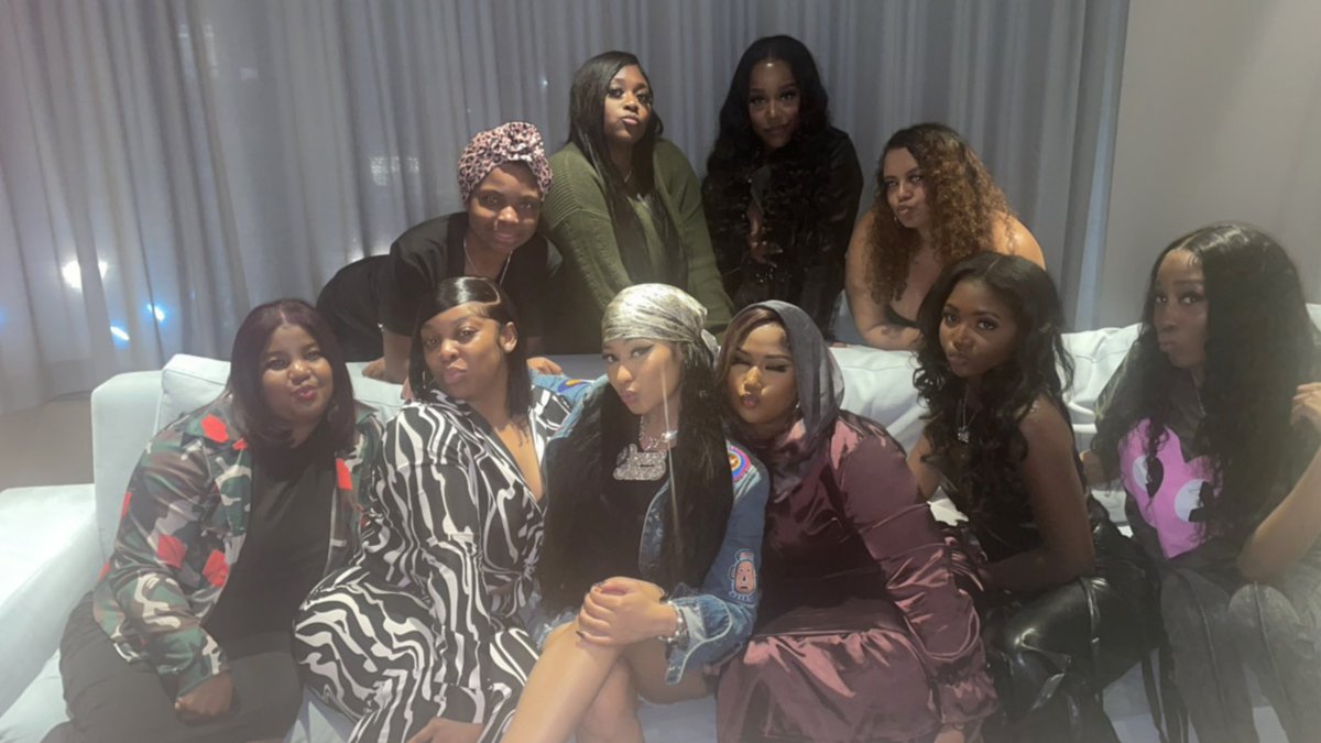 NICKIMINAJ's tweet photo. 🫶🏽🙏🏽🤍🎀 https://t.co/ISi5BDFpjL
