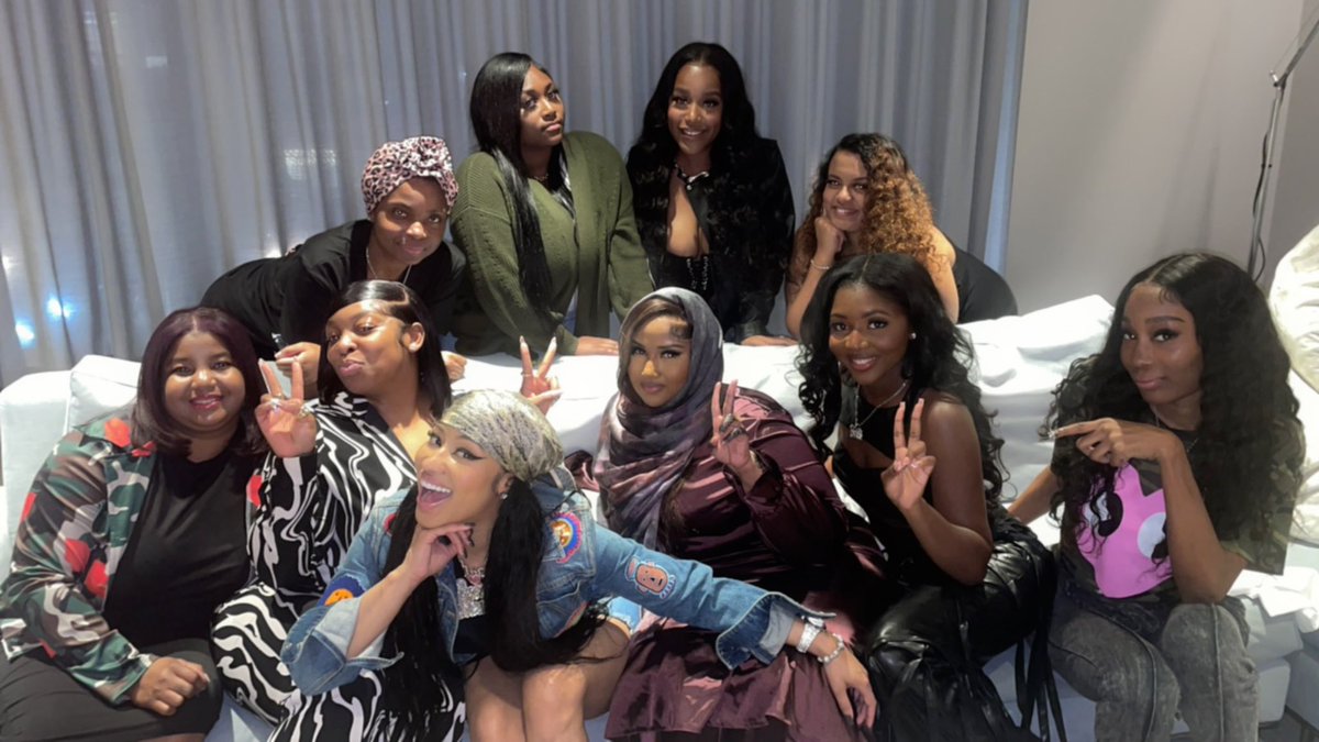 NICKIMINAJ's tweet photo. 🫶🏽🙏🏽🤍🎀 https://t.co/ISi5BDFpjL