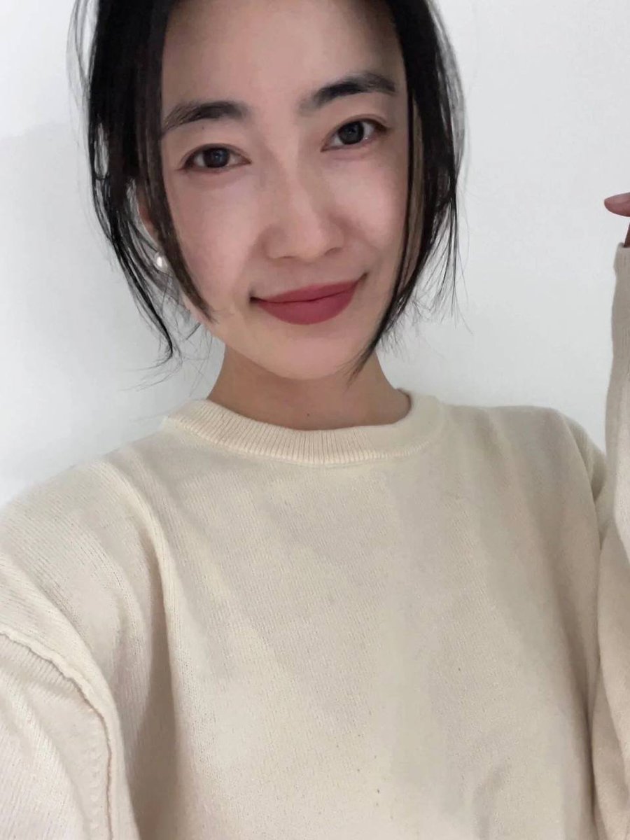 一定要站在你所热爱的世界里闪闪发光
在这一次次日落月升里，再爱一次人间。