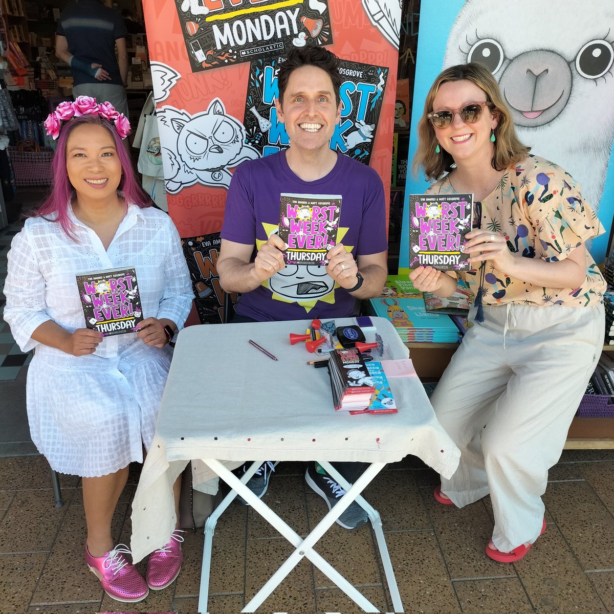 Look who I saw at the Dulwich Hill festival today - picked up the latest installment of Worst Week Ever too! 💜 @EvaJanetAmores @MrMattCosgrove #loveozkidlit