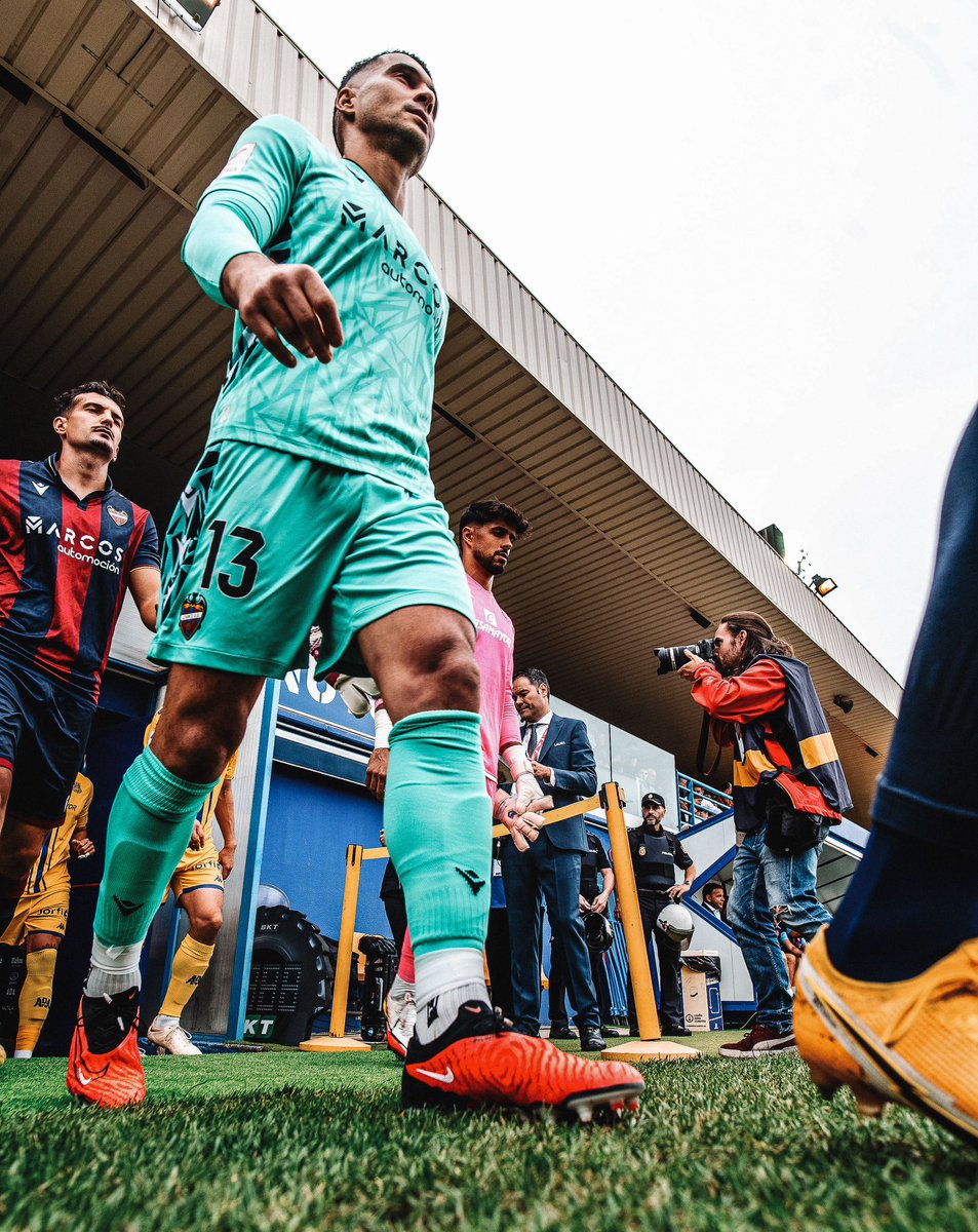 🧤Estreno oficial de @AndresFdez86 como jugador del #LevanteUD

Enhorabuena por el debut, Andrés 🙌🏻

#OrgullGranota 🐸