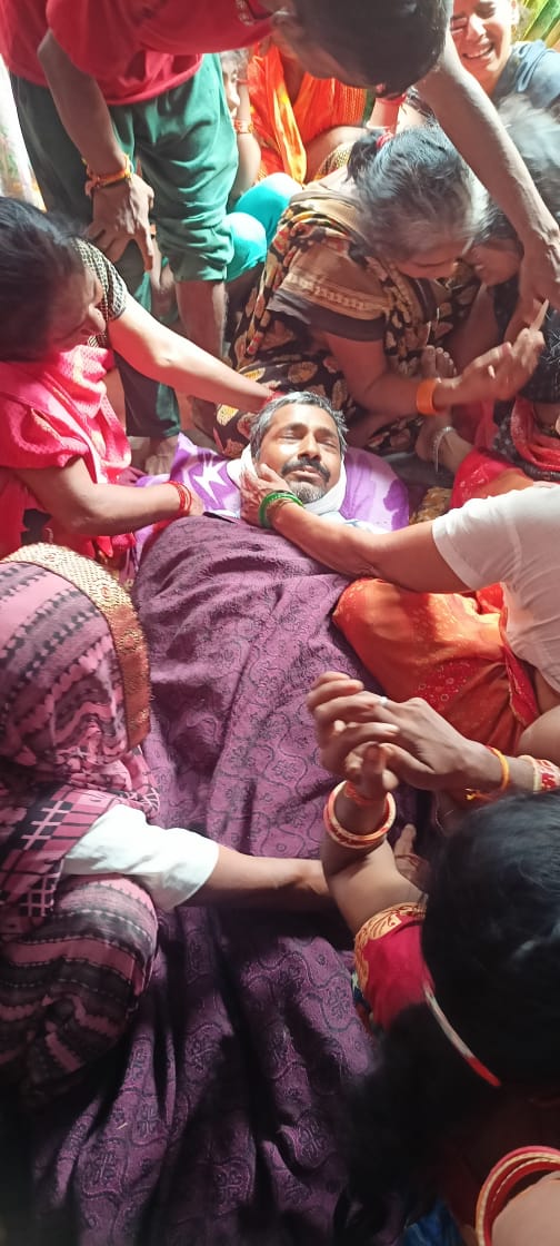 <a href="/kshami111/">सबका साथ सबका विकास</a> <a href="/BJP4India/">BJP</a> <a href="/BJP4UP/">BJP Uttar Pradesh</a> <a href="/JPNadda/">Jagat Prakash Nadda</a> <a href="/PMOIndia/">PMO India</a> परम आदरणीय गोरक्ष पीठाधीश्वर योगी आदित्य नाथ जी आप के सुशासन और विकास के अविरल धारा में आप का शिक्षामित्र न्याय के अभाव में शासन से उदाशीन हो कर नित्य चार या पांच की संख्या में आत्महत्या कर रहा है, जबकि प्रदेश का मुखिया संन्यासी है,और स्वयं cm,pm ने जिम्मेवारी ली है।
<a href="/CMOfficeUP/">CM Office, GoUP</a>