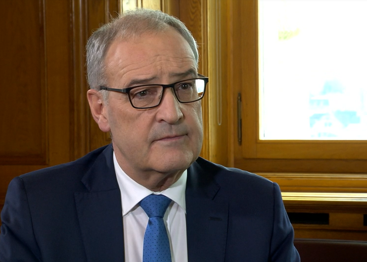 Wirtschaftsminister Guy @ParmelinG will weiterhin nicht, dass die Schweiz der #Taskforce der G-7 zur Umsetzung der #Russland-Sanktionen beitritt. 'Ein solcher Beitritt ist immer auch ein politisches Signal', erklärt der Bundesrat gegenüber der @NZZaS. (1/6)