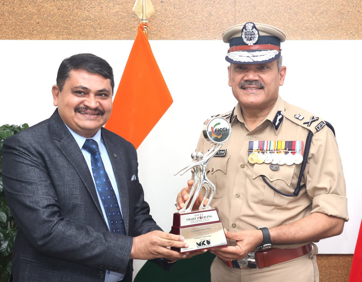 #FICCI_Awards 
#TelanganaStatePolice received #SmartPolicingAward2022 of FICCI , New Delhi in 'Child safety' category for initiative Worksite school of @RachakondaCop  initiated by the then CP #MaheshBhagwatIPS. On 15 th September ADG CID former CP Rachakonda received an award at…