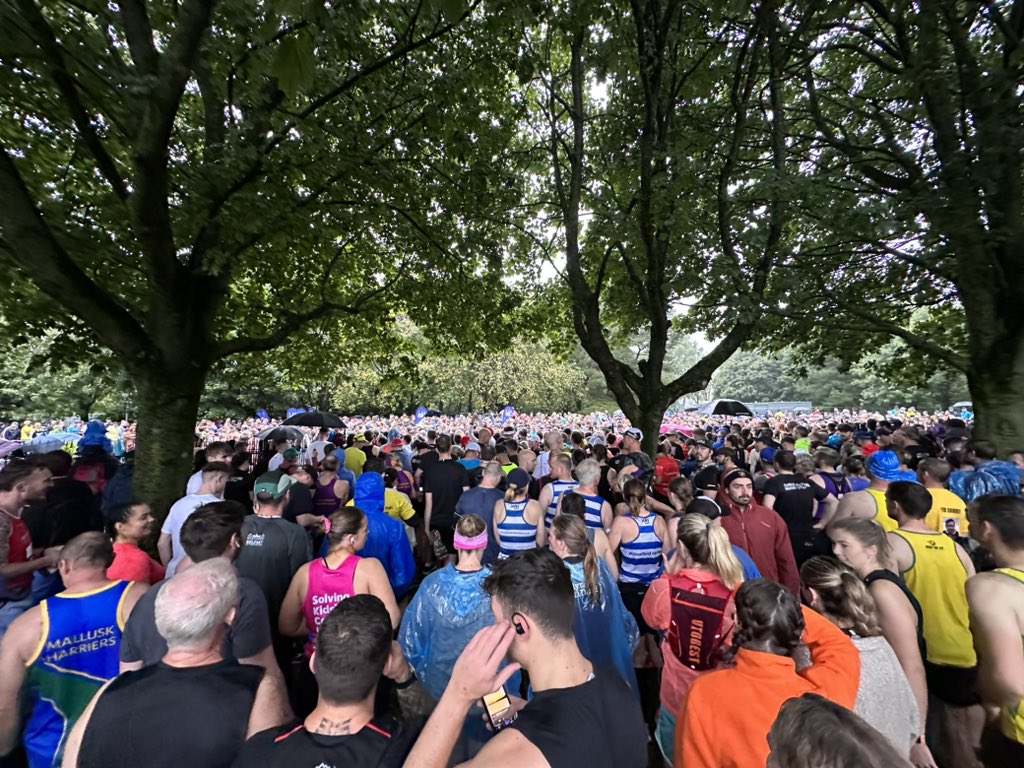 EndaYoung's tweet photo. Ready to go for the @mashdirect @marathonbcm Belfast City Half Marathon #MASHathon https://t.co/rWfCFfpVhD