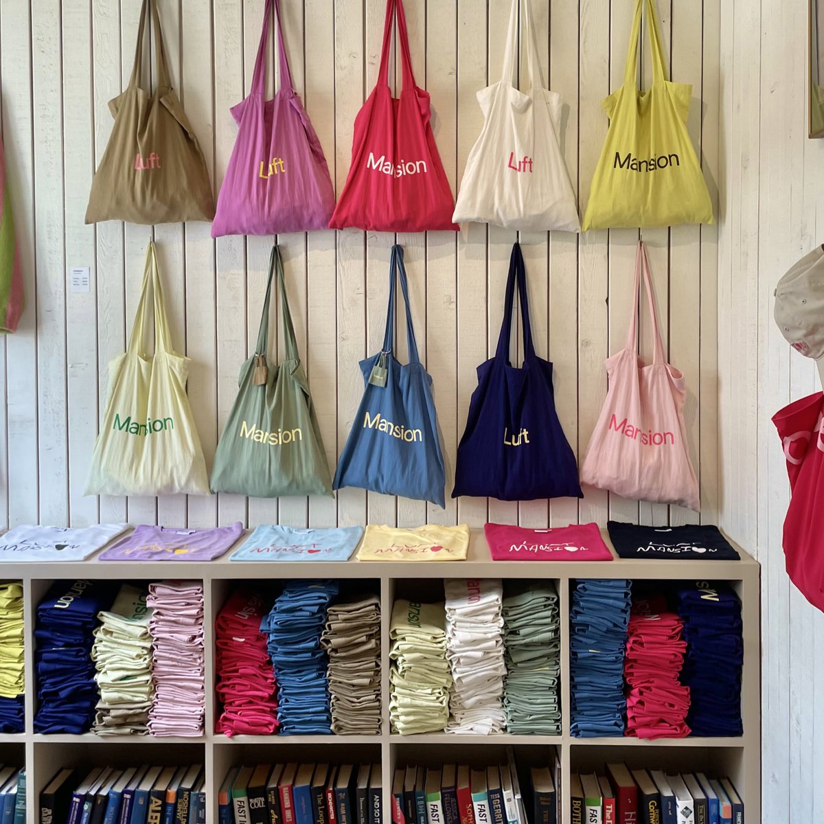 150___mmm's tweet photo. 釜山にある雑貨屋さんが可愛いすぎた https://t.co/foJuFd60ur
