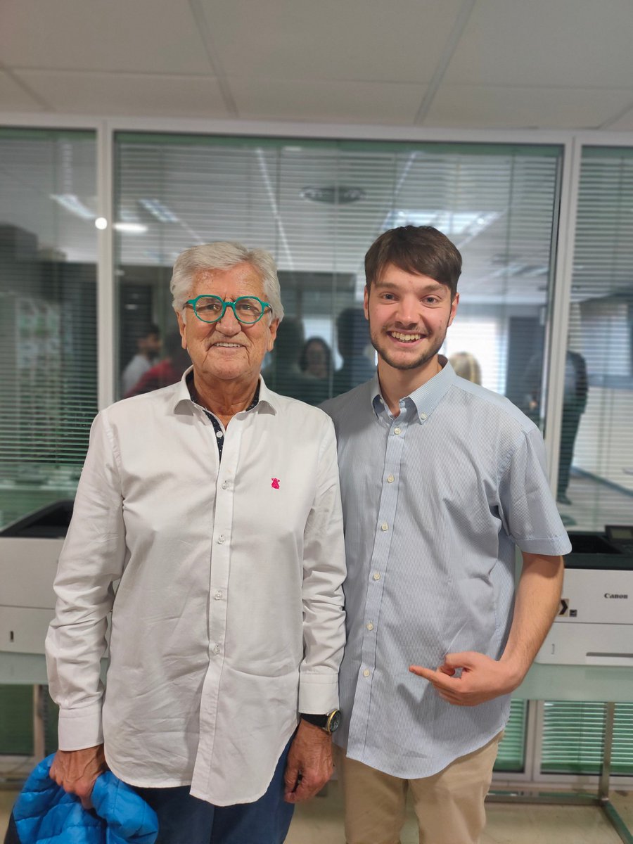 Esta conta naceu no seu día entre outros motivos, porque este señor fixo medrar en min a ilusión de adicarme a esta profesión. 

Doeme moito o día de hoxe. 

Grazas por todo Pepe.