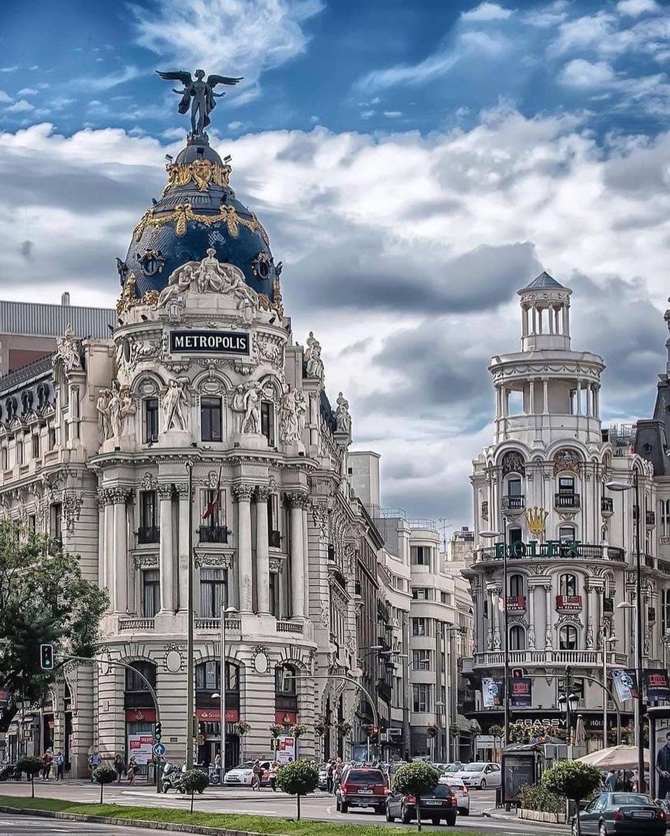 'Madrid, Spain, boasts a captivating blend of historic and modern architecture. From the Royal Palace's elegance to the Cuatro Torres Business Area's modernity, it's a city where the past and future converge. 🇪🇸🏛️🏙️ #MadridArchitecture #Spain #ArchitecturalMarvels'