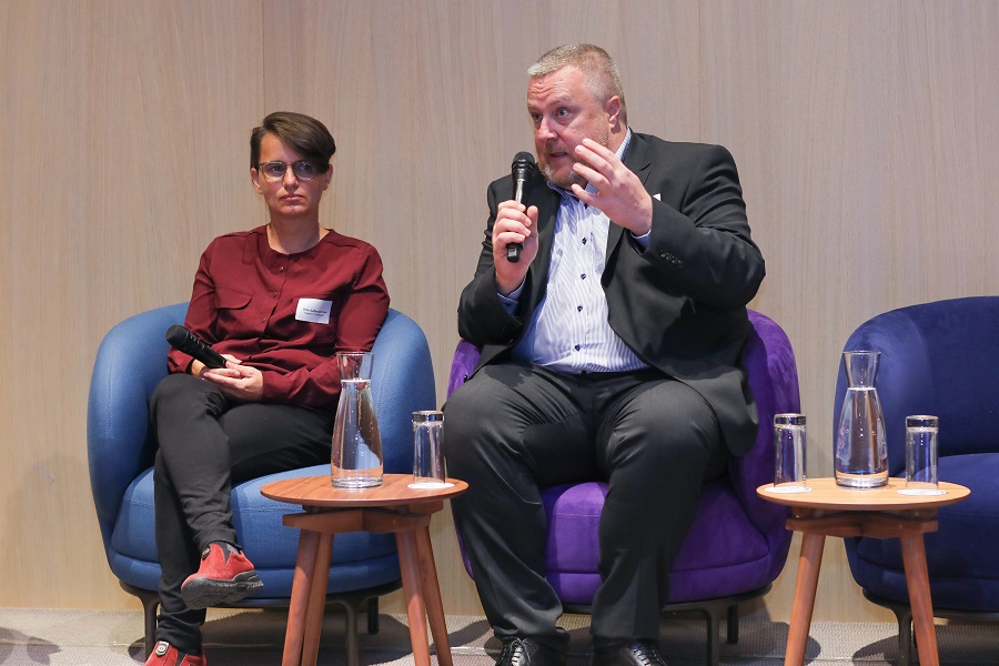 responsible_an's tweet photo. Zusammen mit @ZeroProjectorg zum Thema "Neue Arbeitswelten in Zeiten von Digitalisierung und KI" mit Keynote-Speaker Bundesminister Martin Kocher. Markus Wurm und Rita Außerlechner von #ResponsibleAnnotation waren als Best Practice Experten am Podium vertreten. #Inklusion https://t.co/PV1JbUXXhq