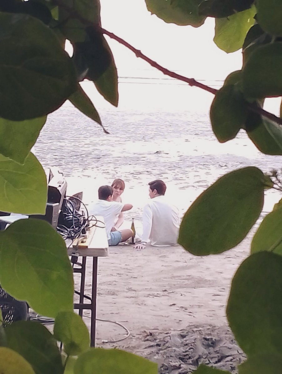 likedbycocojul's tweet photo. This three… in this scene… 

#FiveBreakUpsAndARomance 
#JuliaMontes 
#ALDENRichards https://t.co/a74MrA6dMH