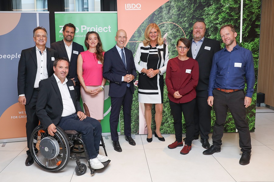 responsible_an's tweet photo. Zusammen mit @ZeroProjectorg zum Thema "Neue Arbeitswelten in Zeiten von Digitalisierung und KI" mit Keynote-Speaker Bundesminister Martin Kocher. Markus Wurm und Rita Außerlechner von #ResponsibleAnnotation waren als Best Practice Experten am Podium vertreten. #Inklusion https://t.co/PV1JbUXXhq