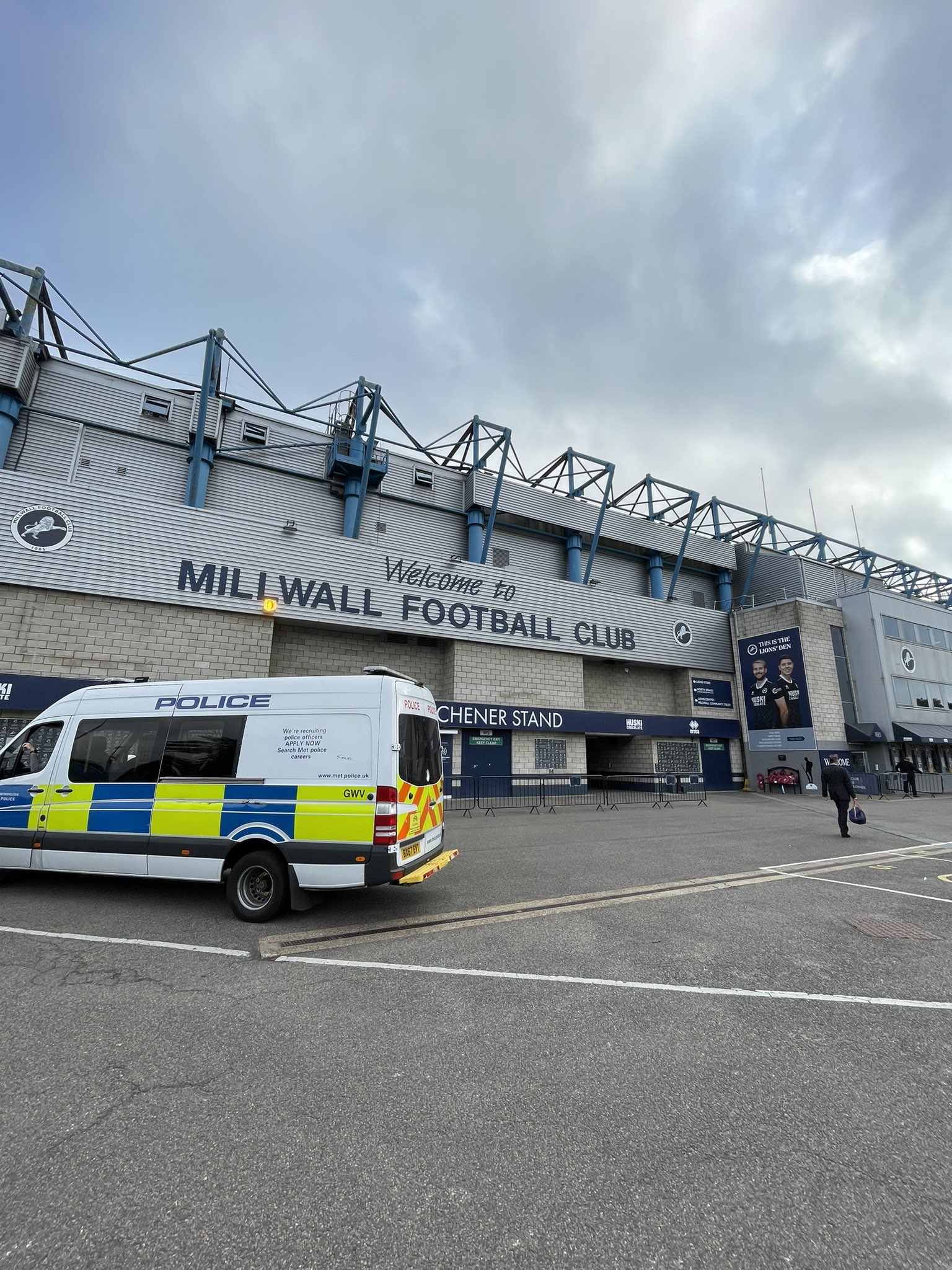 Joe Donnohue on X: Millwall vs Leeds United. The XL Bully of English  football fixtures.  / X