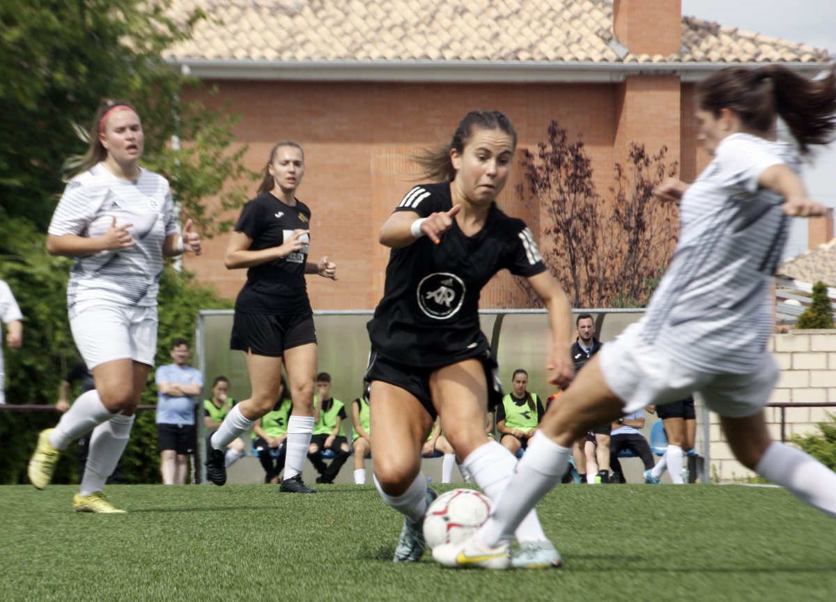 🤝 AMISTOSO  

SENIOR FEMENINO 🆚  <a href="/futbolellascff/">Futbolellas CFF</a>  | 3-4  

⚽️⚽️ Bea 
⚽️ Sofi  

⚫️⚪️#DUXInterAcademy