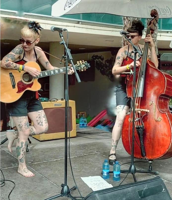 On stage at 1 this afternoon we have The Glad Rags.

Who'd ha' thought this even existed in this day &amp; age? Drum-free rockabilly, perfect sound and pretty much there on the look too. It's like the Everlys really were for ever…

We also have Beer and pizza.