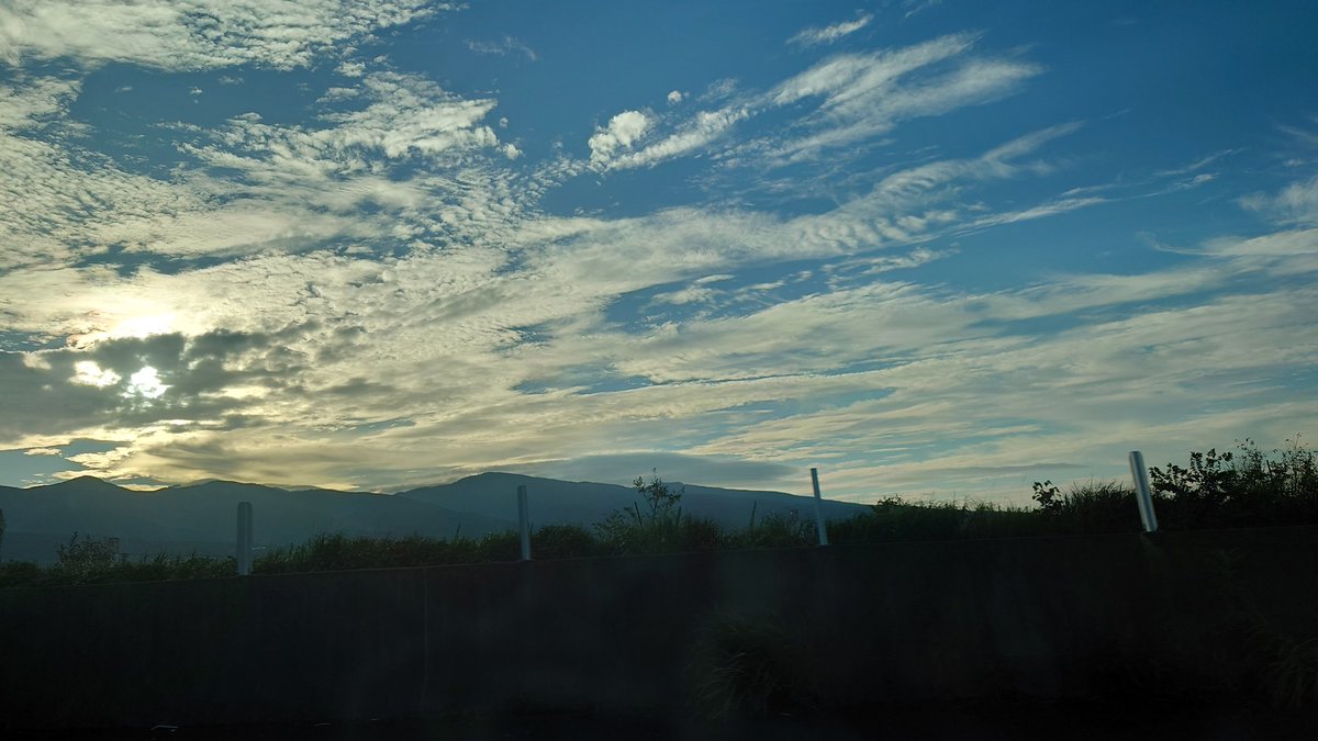 buchi199428's tweet photo. あさ。
#写真   #写真好きな人と繋がりたい  #写真撮ってる人と繋がりたい  #写真撮るの好きな人と繋がりたい  #写真好きと繋がりたい  #Xperia #写真で繋がるフォロー祭り #picture #sky #sky写真部 
#空写真 https://t.co/XOvivMZHJS