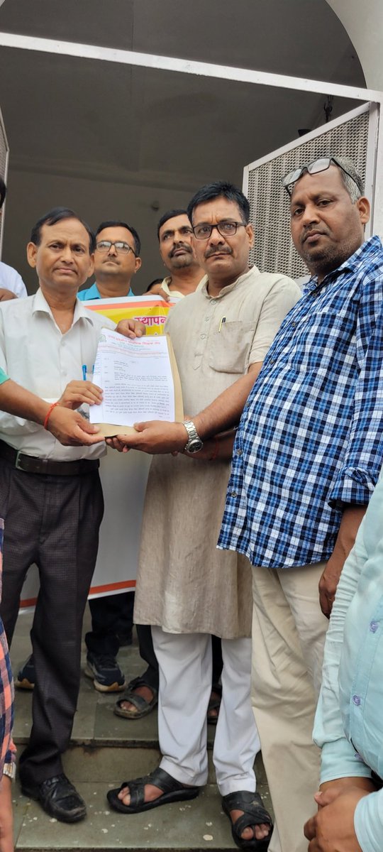 बदायूं बी एस ए के षडयंत्र पर हमारा हौसला भारी है,
शिक्षकहित की लड़ाई में हमारा ये संघर्ष जारी हैं।
#बदायूँ_चलो
<a href="/DrDCSHARMAUPPSS/">Dr Dinesh Chandra Sharma</a> <a href="/SanjaySnghUPPSS/">Sanjay Singh</a> <a href="/harishkumaUPPSS/">Harish Kumar</a> <a href="/myogiadityanath/">Yogi Adityanath</a> <a href="/myogioffice/">Yogi Adityanath Office</a>
<a href="/thisissanjubjp/">Sandeep Singh</a>
