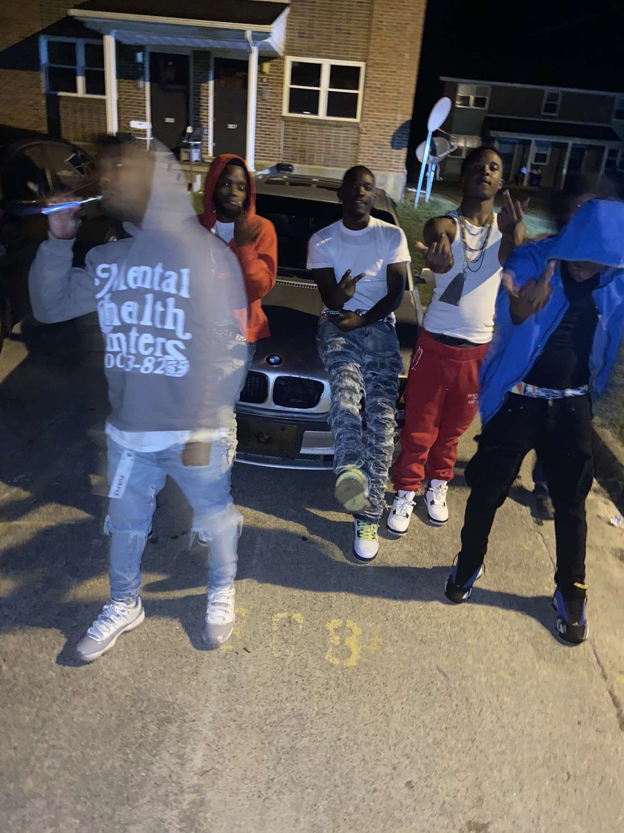 HisNameTee_'s tweet photo. We not outside this the crib fr 🖤 https://t.co/5dkOk1ug3J
