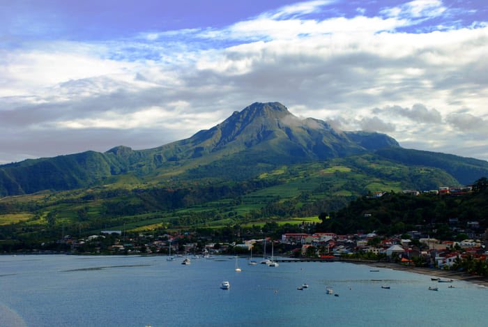 f_r_pierrot's tweet photo. Après le patrimoine immatériel, la biodiversité, l’@UNESCO reconnaît le caractère exceptionnel de la Montagne Pelée en #Martinique. Ça mérite un #TiPunch 😎 https://t.co/6OKgjNrVOJ
