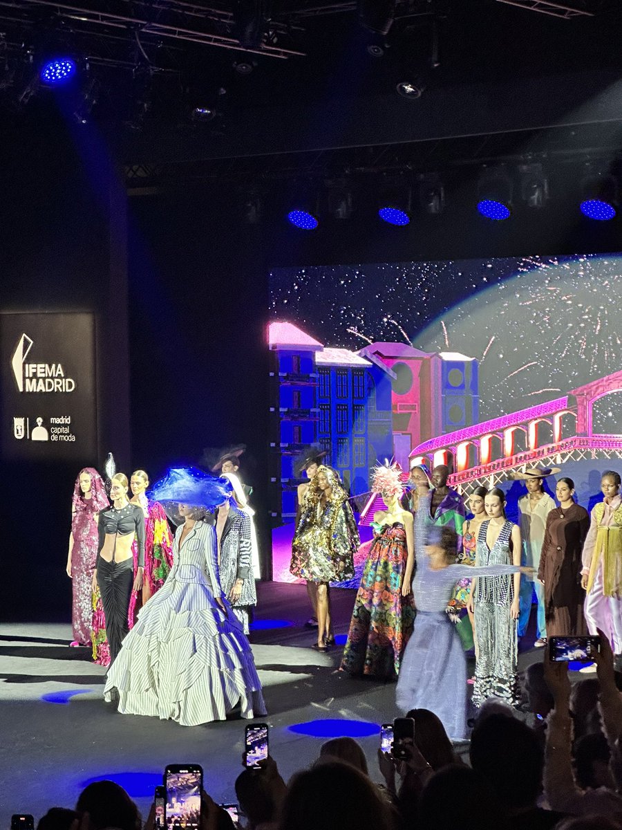 Ayer último día de la <a href="/MBFWMadrid/">MBFWMadrid</a> …. Espectacular el desfile de <a href="/TetebyOdette/">Teté by Odette</a>
