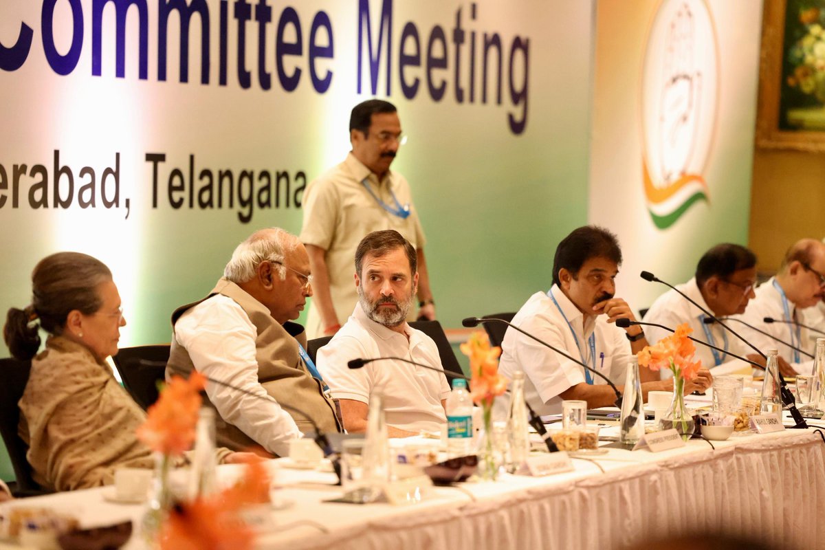 ManasKumarKarm2's tweet image. • We are all aware of the challenges that lie ahead. These challenges aren't just those of the Congress; they concern the survival of Indian Democracy and the preservation of the Constitution of India.
 - Mallikarjun Kharge #CWCMeetingHyd #CWC2023 #CWC_Hyderabad #CWCMeeting