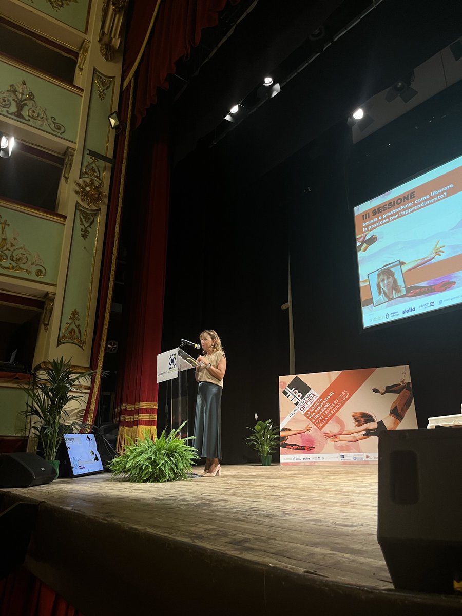 “La scuola è ancora fondata sulla triade "io spiego, tu ascolti e poi ripeti". Diciamo che sono demotivati senza sapere come si costruisce questa motivazione. Noi lavoriamo sul gruppo, non sull'individuo”Alessandra Rucci, dirigente scolastico, movimento Avanguardie Educative