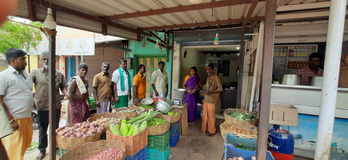 PPirivu's tweet photo. அமைப்பு சாரா மக்கள் சேவை பிரிவு தொழிலாளர்களுடன் பாரத பிரதமர் பிறந்தநாள் கொண்டாட்டம் தேனி மாவட்டம்
#EnMannEnMakkal #PMModi #Annamalai #Kamalalayam #TNBJP #OreyNaadu #enmannenmakkal @annamalai_k @KesavaVinayakan https://t.co/5bF5msaLV5
