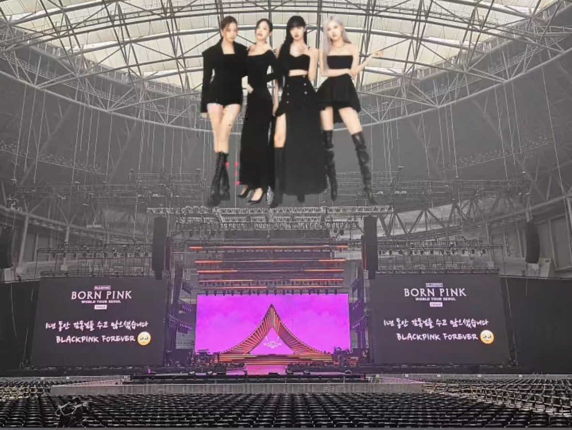 ในคอนเสิร์ตขึ้นข้อความบนจอว่า

“ขอบคุณสำหรับการทำงานอย่างหนักในปีที่ผ่านมา BLACKPINK FOREVER 🥹”

#BLACKPINK #BORNPINK_FINALE