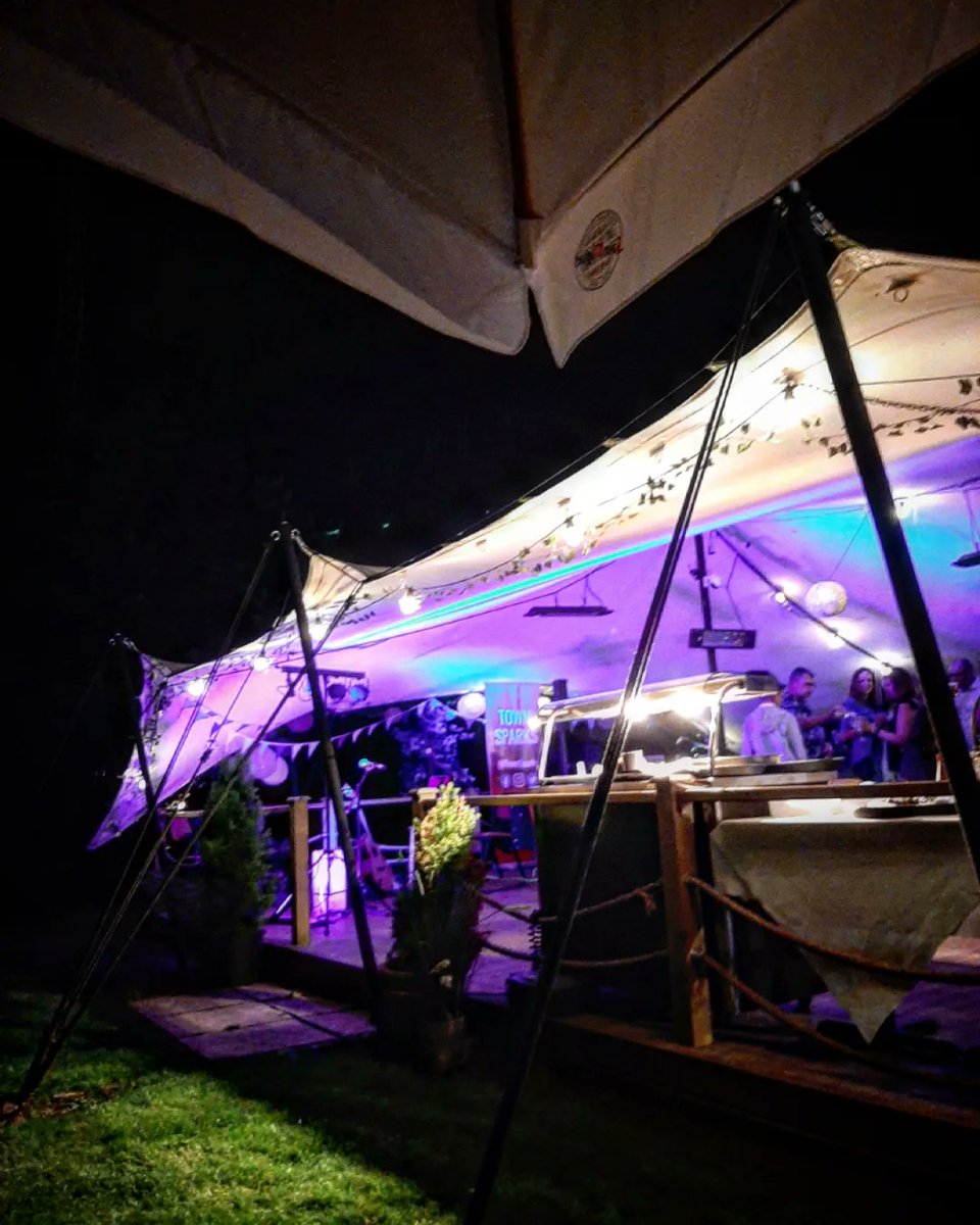 What a gorgeous night yesterday performing at a very special birthday party at <a href="/redlionbloxham/">Red Lion, Bloxham</a>! 🥂🥳🎊🎉

Thanks so much to the man of the hour whose birthday we were celebrating in style, as well as all the team at the Red Lion #Bloxham for having us! 🥰

#LiveMusic #Oxfordshire