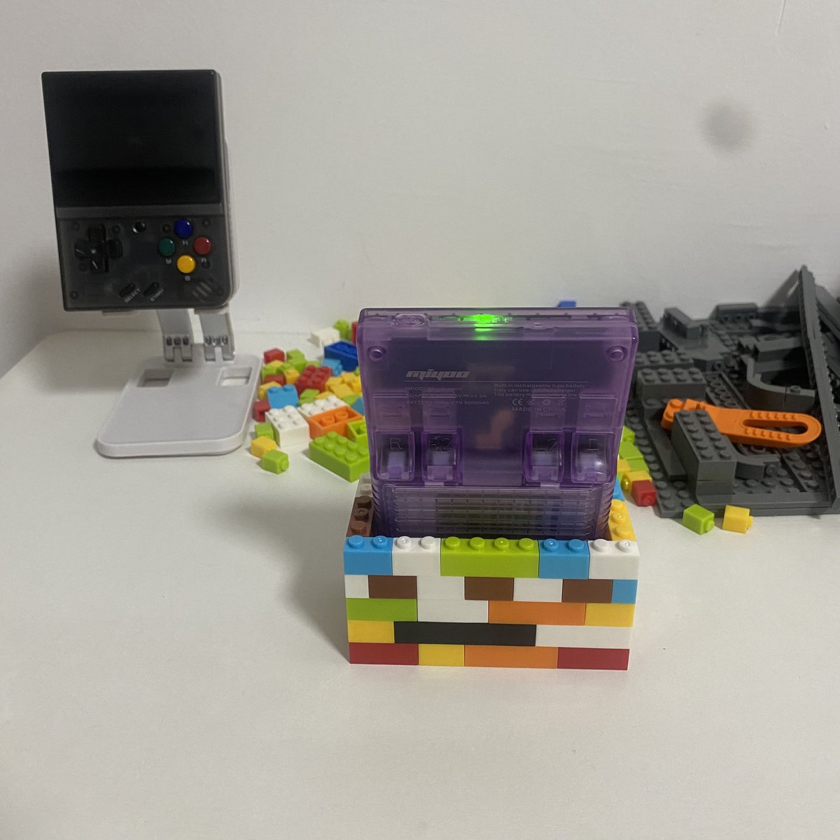 gogamegeek's tweet image. I built a simple brick stand for the Miyoo Mini Plus this weekend🧩#gogamegeek #retrogame #miyoominiplus